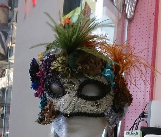 nicla_makeup_artist_center_maschere_artigianali_-in_tessuto_mast021_maschera_fantasia_di_fiori_zoom.jpg