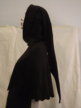 nicla_makeup_artist_center_costumi_sartoria_su_misura_costumi_donna_mantellina_con_cappuccio_lungo2_274×3.jpg