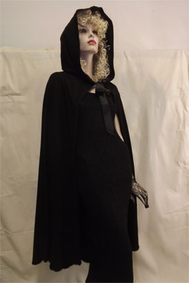 nicla_makeup_artist_center_costumi_sartoria_su_misura_costumi_donna_mantello_lungo_con_cappuccio1_274×410.jpg